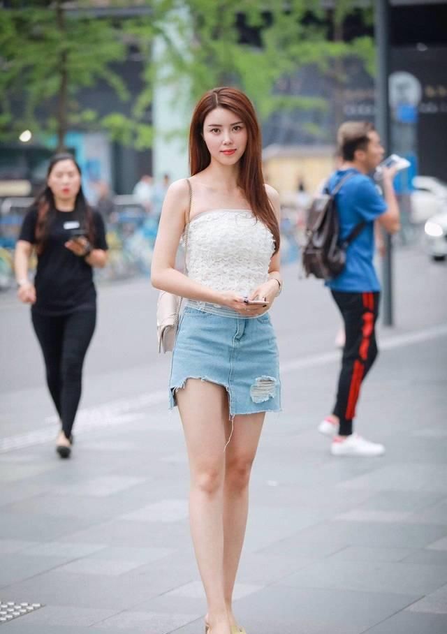  『小姐姐』街拍：长腿小姐姐夏日里穿短裙最好看了，有种让人惊艳的感觉