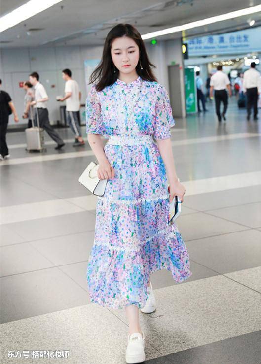 李兰迪穿花裙子，张子枫穿花裙子，气质真的是不一样的！