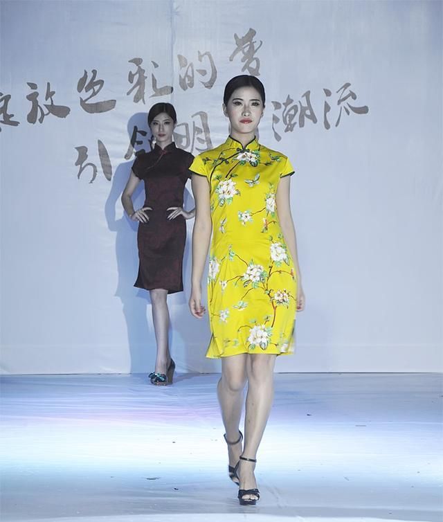  『女性』时尚是一种潮流 T台是展示当代社会时尚的大气场