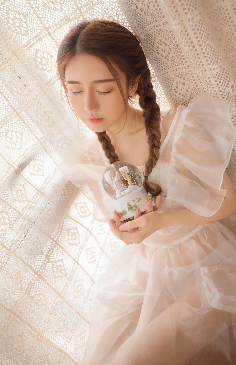 极品美女性感透视裙诱人写真图片