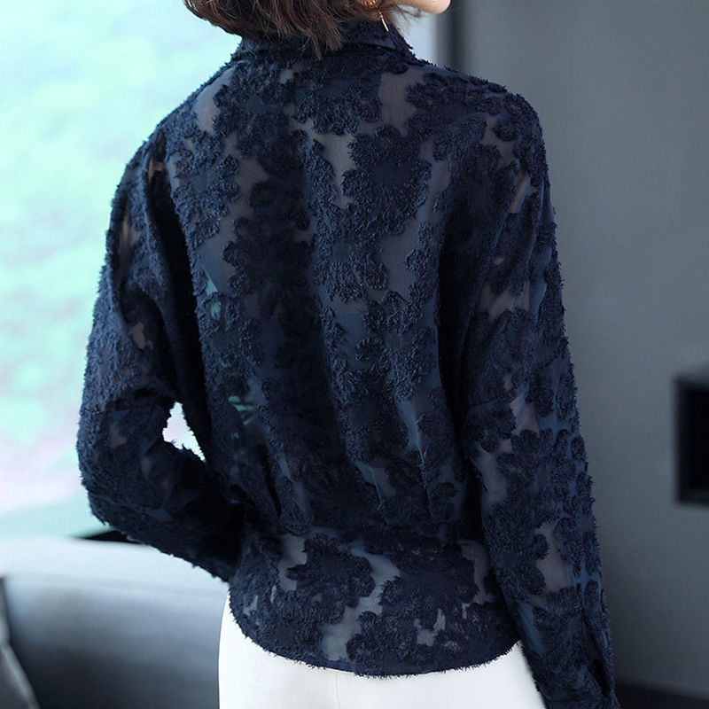 都夸我气质佳显美嫩，完全不像45岁，只因穿洋气小衫+九分裤