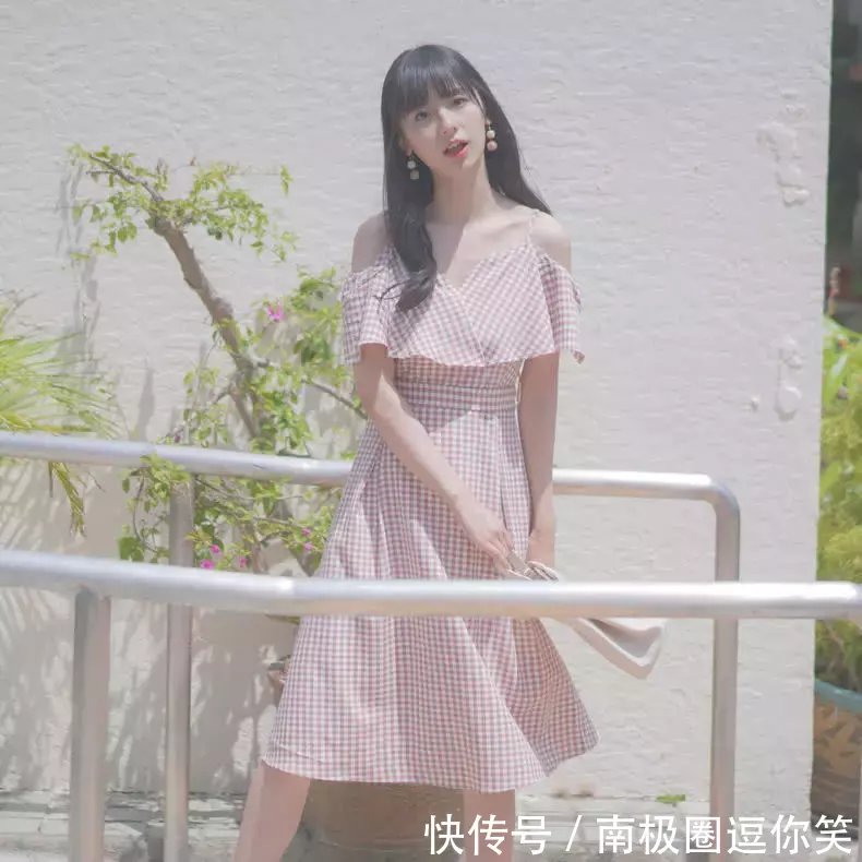 停下脚步看看吊带裙，简约的版型，却总能给自己带来意想不到的惊