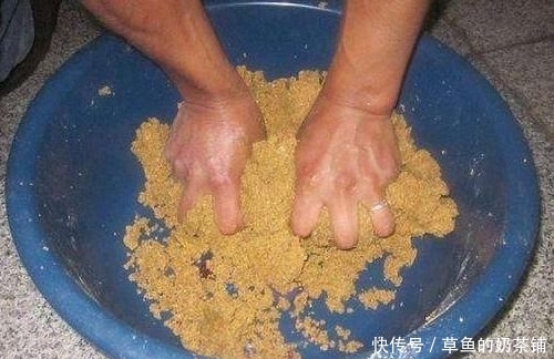 「草鱼」专供鲤鱼和草鱼的自制饵料,让你钓50斤的鱼获和玩一样