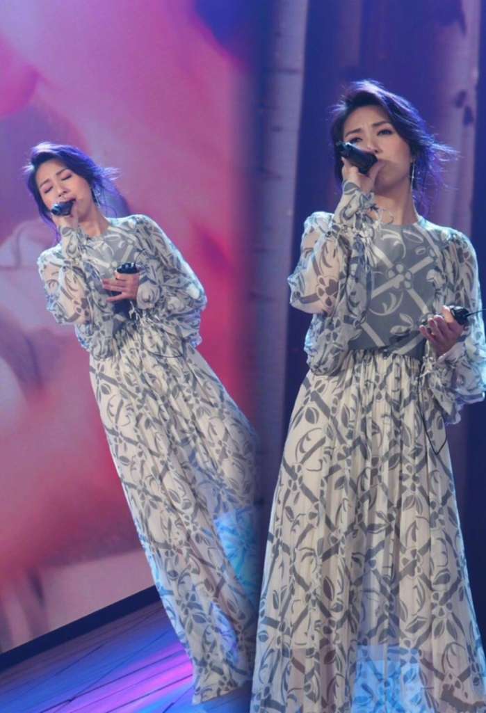 43岁杨千嬅跟38岁陈乔恩撞衫, 网友: 扮嫩只服陈乔恩