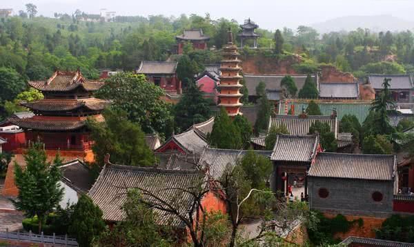 李连杰电影《少林寺》在这里拍摄，风穴寺古朴而又清幽！