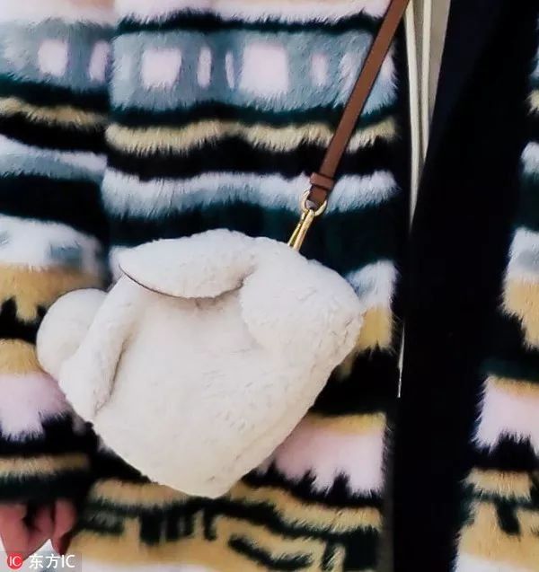 带喵星人出门还是汪星人呢?今年最流行的包包是它们!