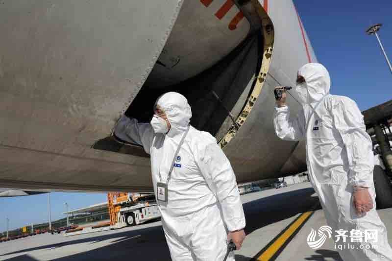  边检@烟台机场边检护航复工复产“空中通道”