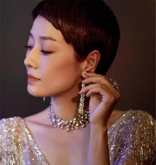  #女性来说#见过世面的女人，很少戴黄金首饰，瞧阔太们这4种，显高级又贵气