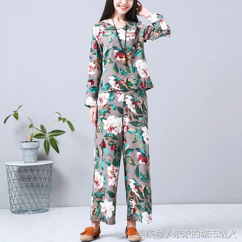 瞧瞧下图女人穿的睡衣，真是一饱眼福，诱惑力瞬间全开