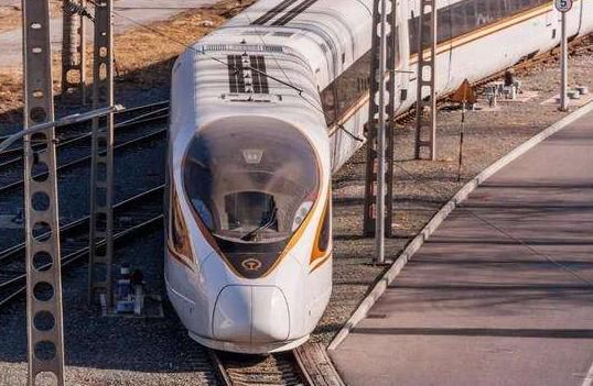 中国高铁“怕黑”？到了晚上就停运，你知道是为什么吗？