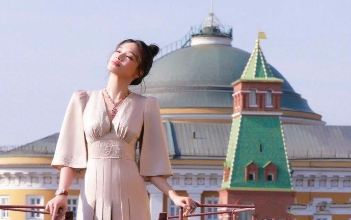 舒淇为了搭配星空裙，空气刘海是认真的?