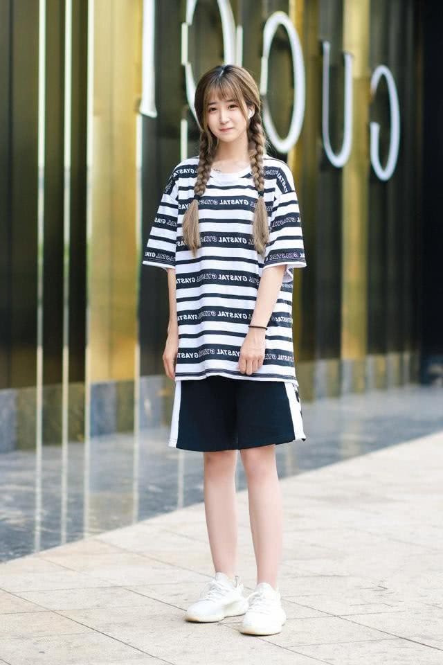 时尚街拍：摄影师镜头下的街头，小姐姐细腻纯情，我想跟图7小姐