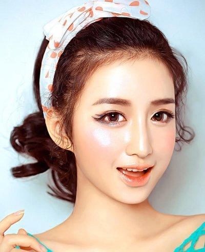 让你的马尾辫更加时髦漂亮的扎发小技巧！