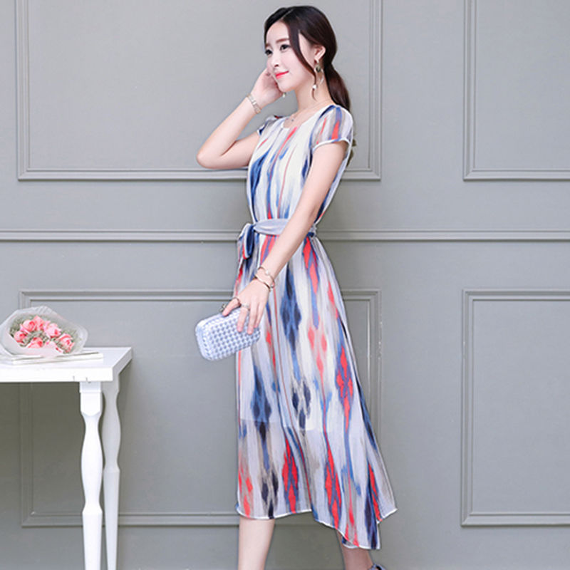 不得了，60后老婆穿这大码素雅裙，真是太美了，美出新高度