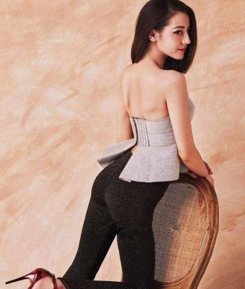 杨幂倪妮唐嫣的美背不相上下，可最好看的还是阮经天的前女友