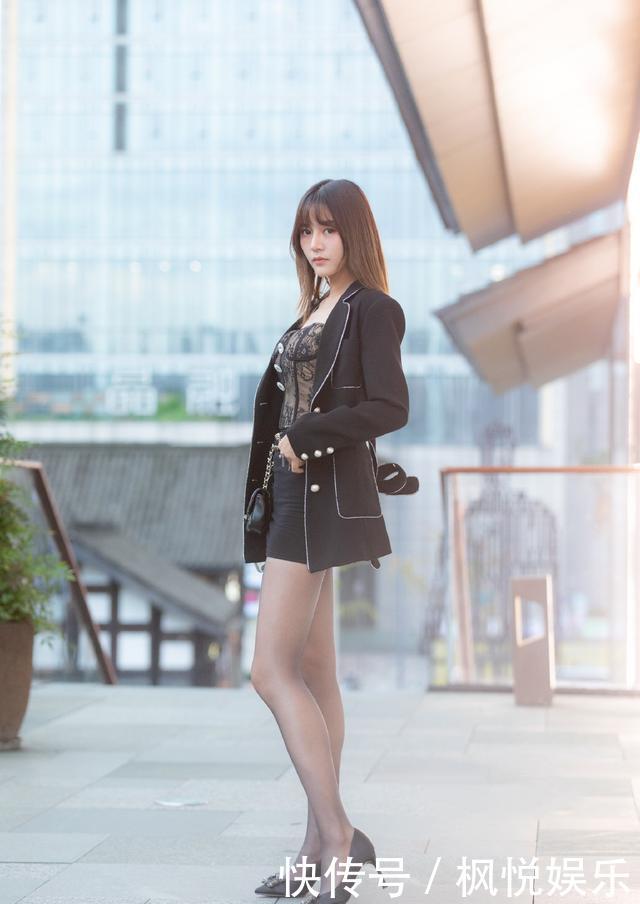  [严谨]一穿上严谨的职业装就不美了？这几款时尚单品，让你柔媚又优雅