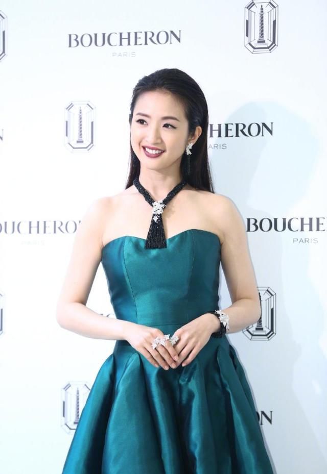 高圆圆新发型太嫩,性感吊带穿出清纯味道!舒淇粉色礼服太惊艳!