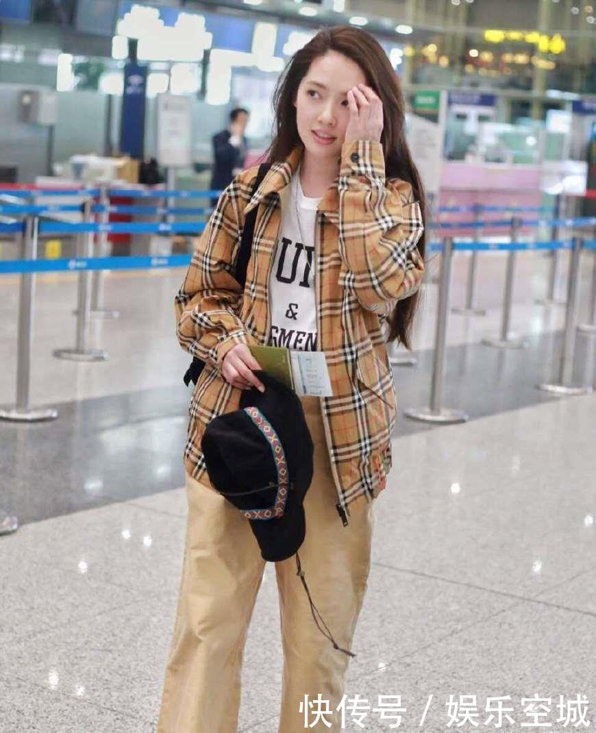 当34的郭碧婷与39的陈乔恩撞衫,年龄只差5岁,视觉效果竟这么大