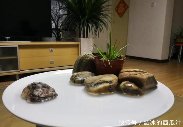 『盘子』用石头盘子来养花,变成小盆景,价值能翻好几倍