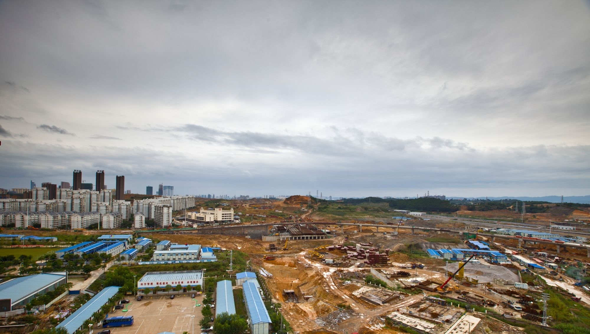 国内最不宜居住的城市，工资2500，房价25000，谁住得起？