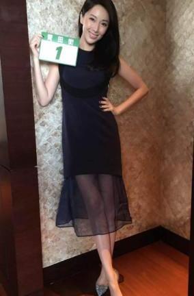 隋棠颜值要逆天,这条裙子37岁穿成了21岁,自带高跟鞋效果!