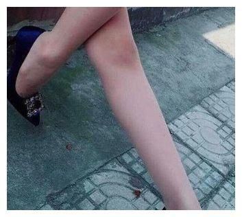 纤细挺拔的尖头细跟，恰似女性的挺拔高挑，衬托女性优雅和时尚