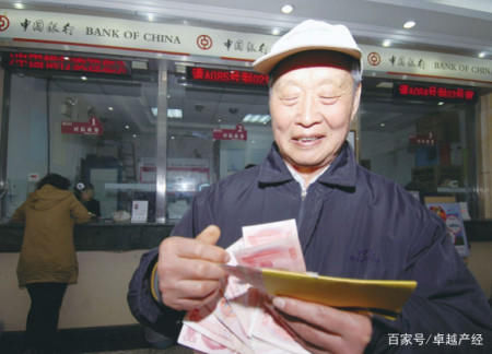  #养老金#退休人员必看！养老金实现15连涨，在调整中这三类人受