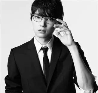  『擦拭眼镜』霓虹眼镜男子图鉴