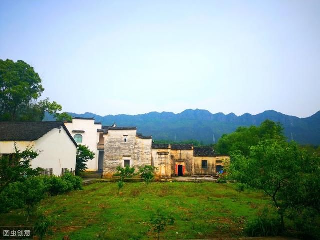 农村自建4室1厅二层美式别墅，占地才12*9平方米，但真是太美了