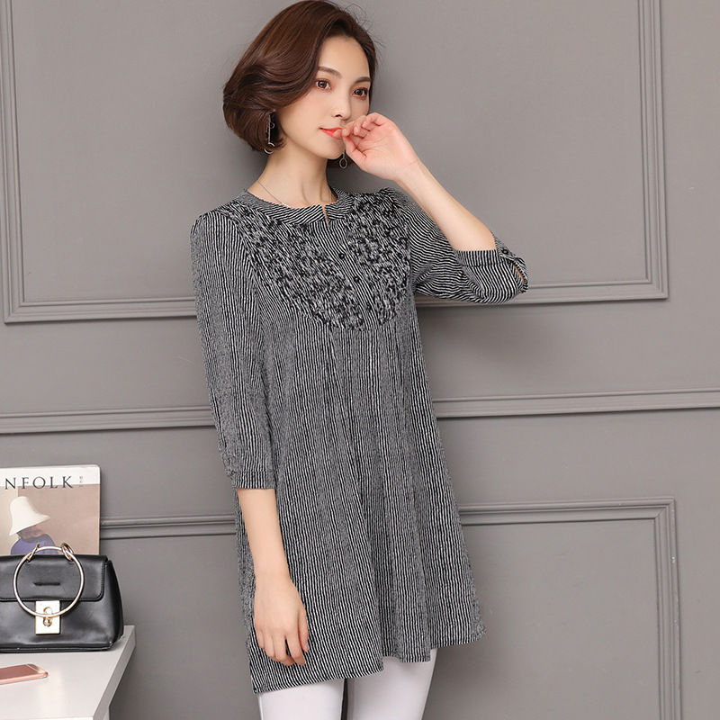 毛衣白送也不穿!刚问世的秋衫，超洋气，54岁婆婆穿美美过中秋