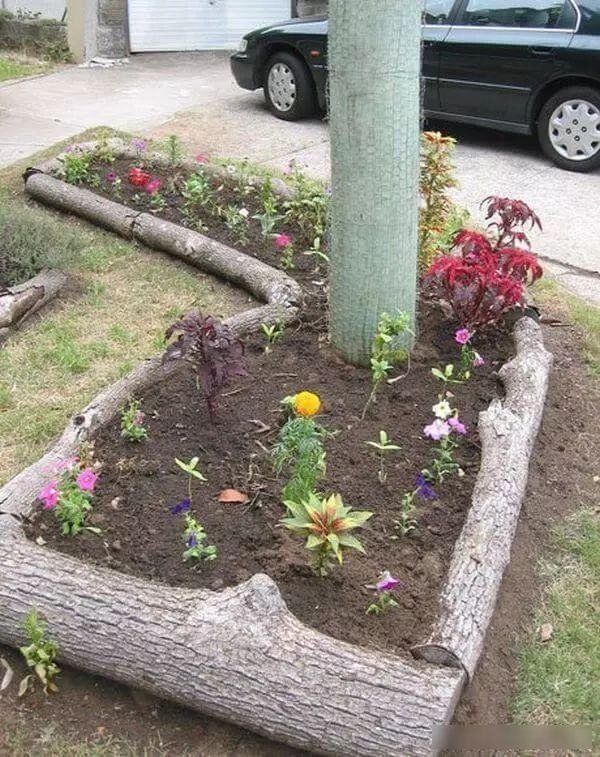  花钱：捡来的玻璃瓶插在花池边，美观还不花钱，邻居都跑来参观