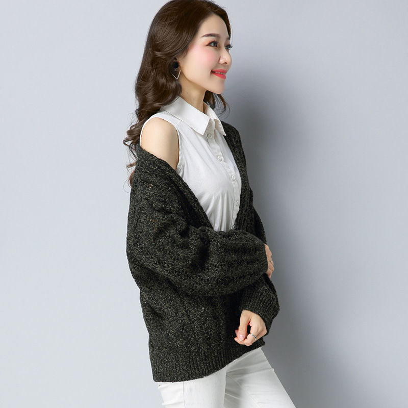 我滴天，53岁姨妈也太时髦了，秋天穿小衫配短裙，美嫩赛90后