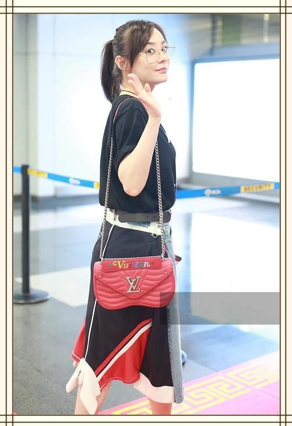 看了袁姗姗的拼接裙，再看看何穗，才知大女人和小女人差距这么大