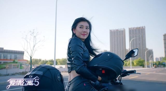 爱情公寓5张伟官配