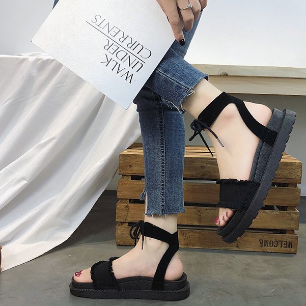 换掉你的休闲鞋吧，今年流行这样的时尚凉鞋，比休闲鞋舒适多了