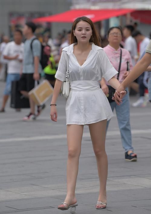  『衬衣』简单搭配也能时尚靓丽，穿长款衬衣帮你美出新高度