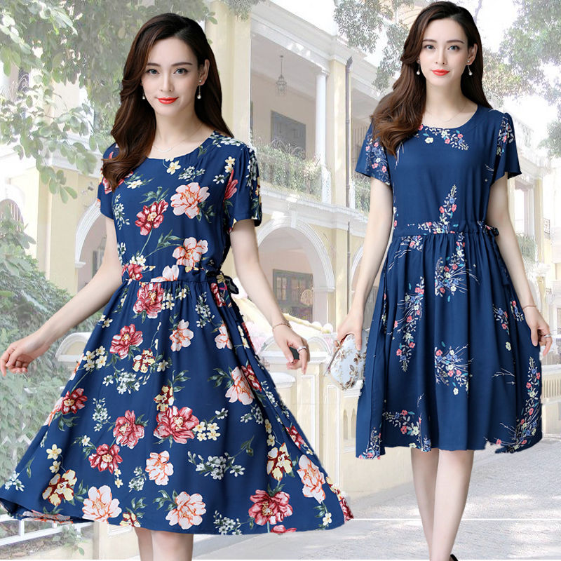 50岁的妈妈，裤子都扔了!就穿这雪纺连衣裙，洋气超显气质