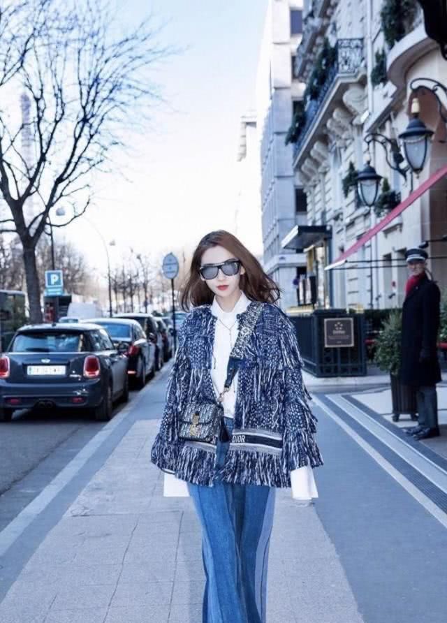  『Angelababy』Angelababy愈来愈靓，灰黑色吊带背心配紧身裙美少女感迎面而来，高端大气显年轻