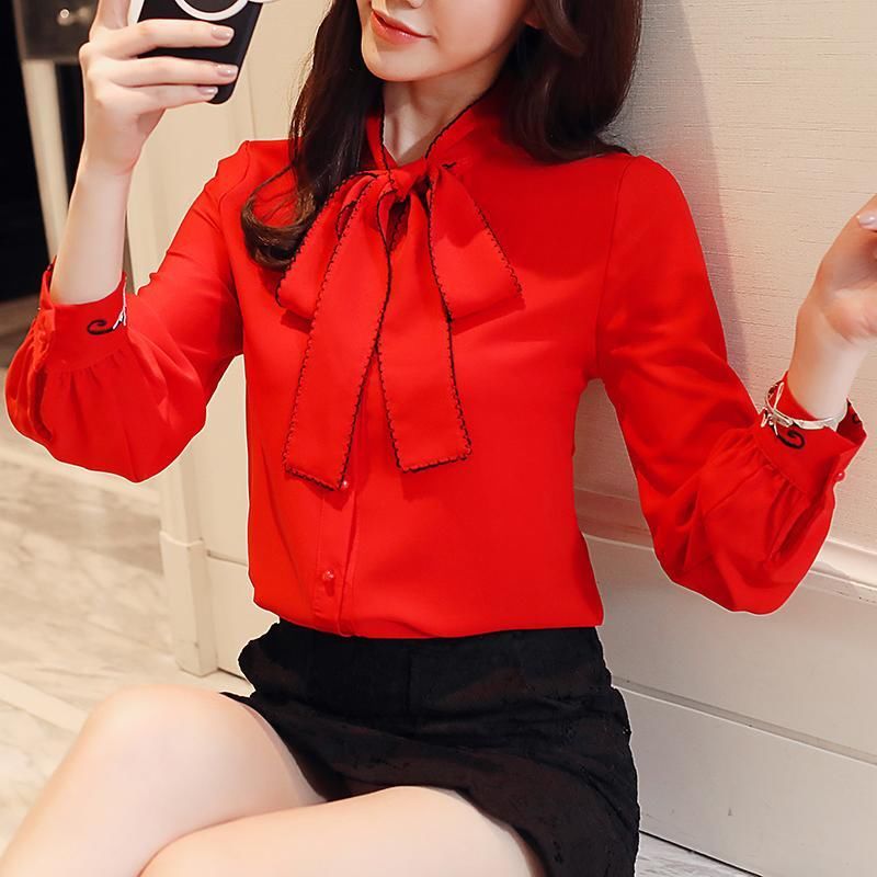 80后女人少穿连衣裙，多穿这样的小衫，减龄洋气还特显瘦