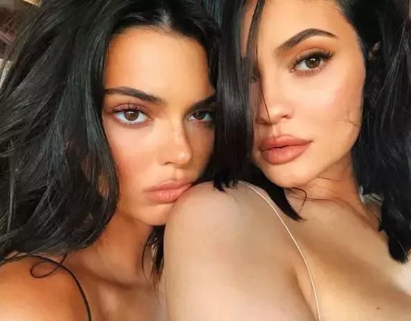 慵懒甜美超酷girl，卡戴珊家金小妹!