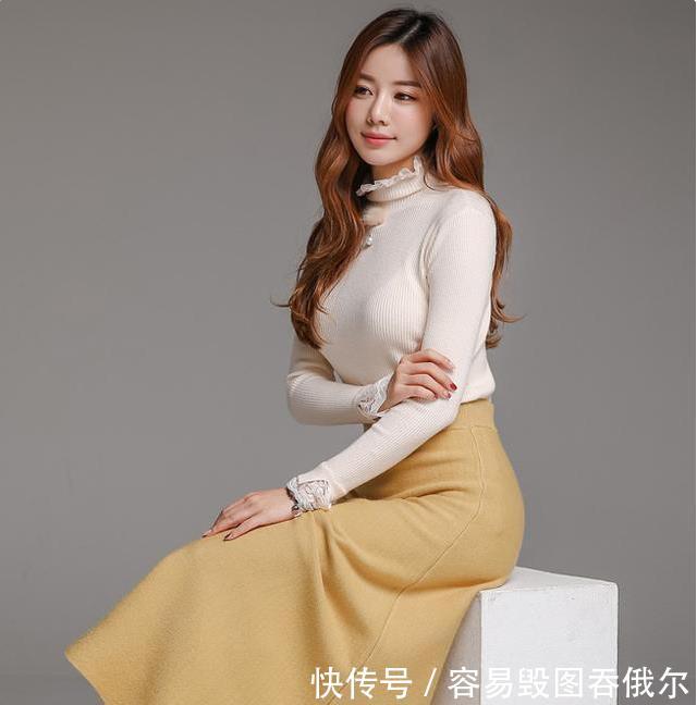  「时尚姑娘们」选择款式简约的半身长裙，你也能穿搭出优雅知性的美