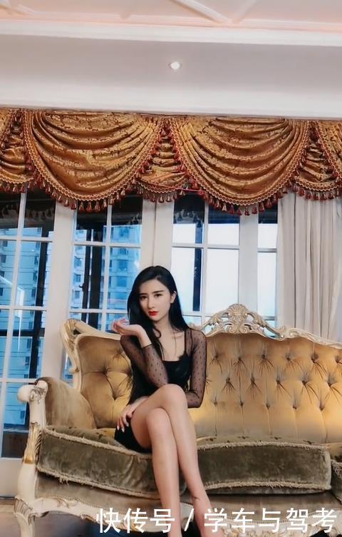 『 美女』还能驾驭什么风格，成熟跟可爱的穿搭都可以驾驭