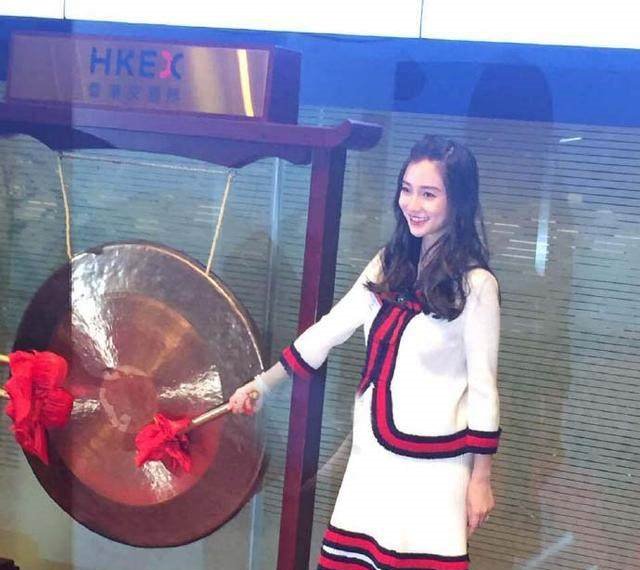 女明星穿高跟鞋,徐璐像在踩高跷,佟丽娅鞋跟都断了还在撑!