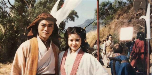 「回忆」何美钿近日发布天龙八部珍贵剧照，瞬间引起了回忆杀！