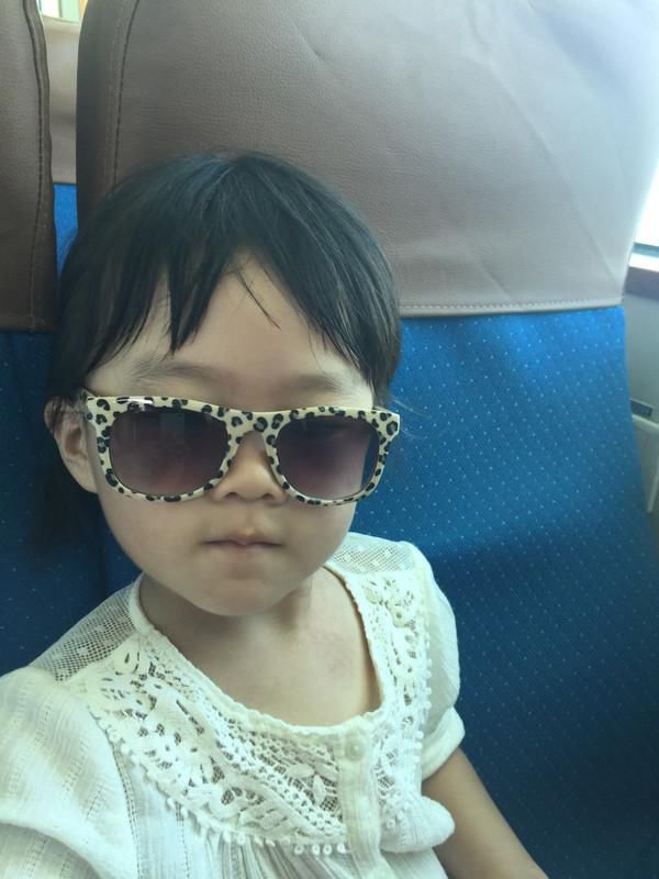 带上两个小宝去三亚旅游,吃三亚的海鲜