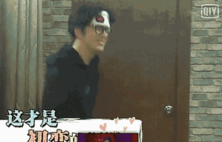 薛之谦发博公布当爸爸的消息，拿亲儿子作秀薛之谦表演型人格悲哀