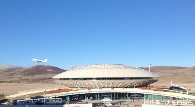 世界海拔最高机场就在中国, 空姐要背着氧气瓶工作