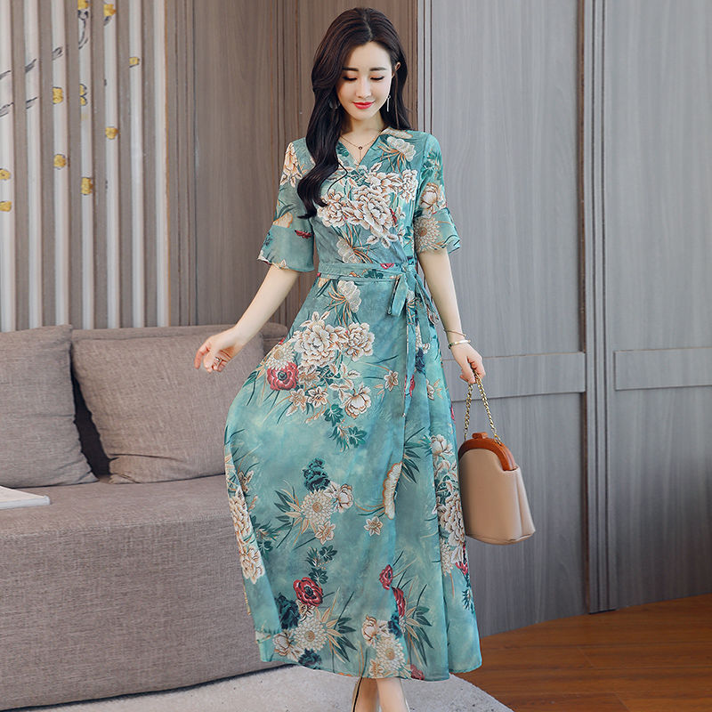 偷偷告诉你,下面的连衣裙穿在妈妈身上多么高贵雅致,年轻的不行