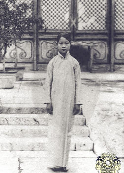 「漂亮」直击清朝宫女的真实容貌:图二是慈禧身边的两姐妹,图七清秀漂亮