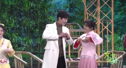 「快本」时隔一个月,肖战惊现快本大屏幕,听到谢娜怎么cue的,泪目了